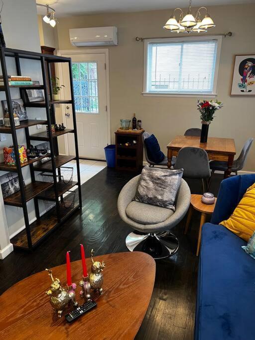 Knight Campbell Carriage House * DEN